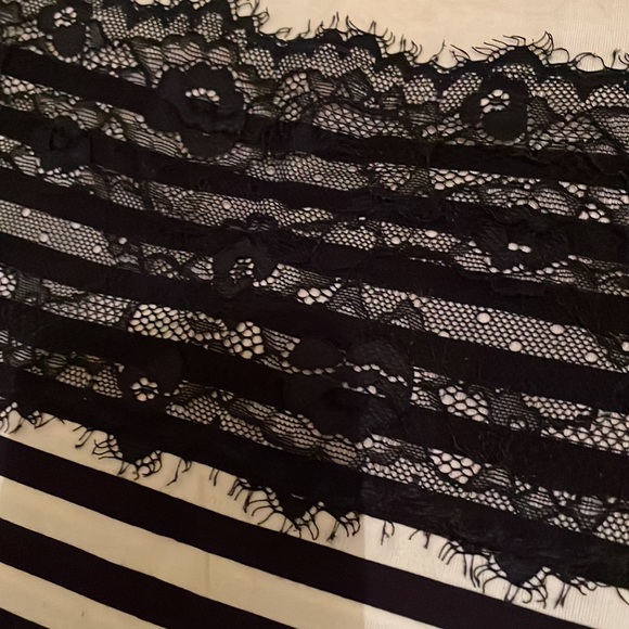 Crew Neck Strip Tee with Lace Detailing - Picture 3 of 3